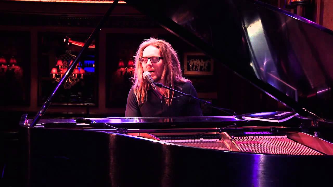 Tim Minchin, composer of Matilda The Musical, sings "When I Grow Up"
